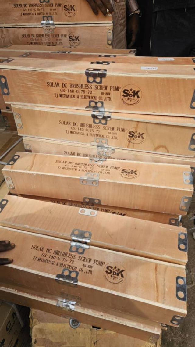 140 somo solar submersible dc